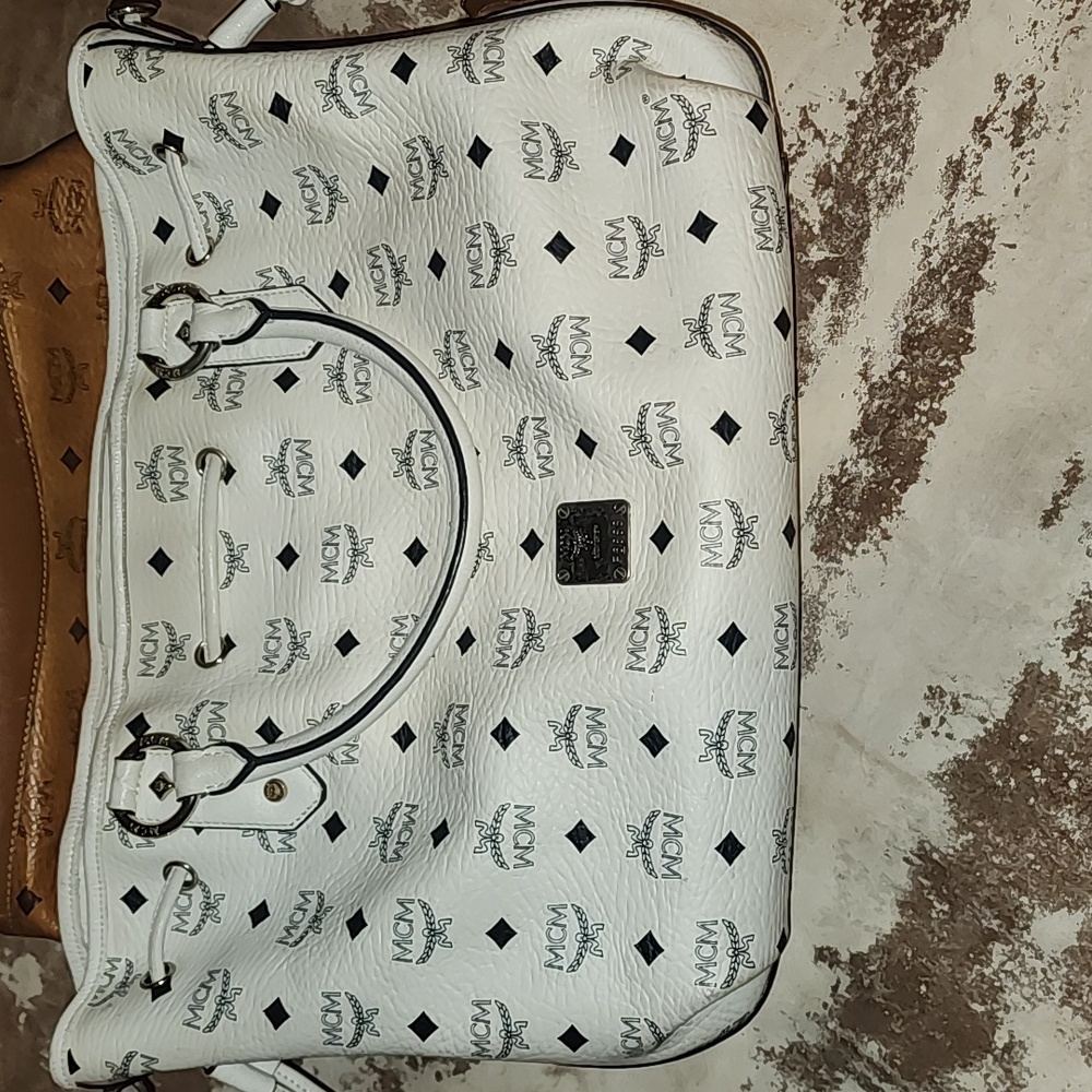 Auth MCM Visetos White Drawstring Bucket Two way bag. - Picture 12 of 16